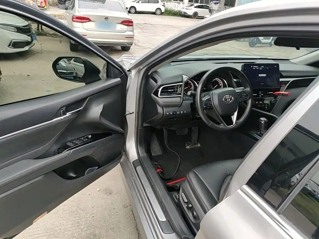 Toyota Camry 2021 — фото 16