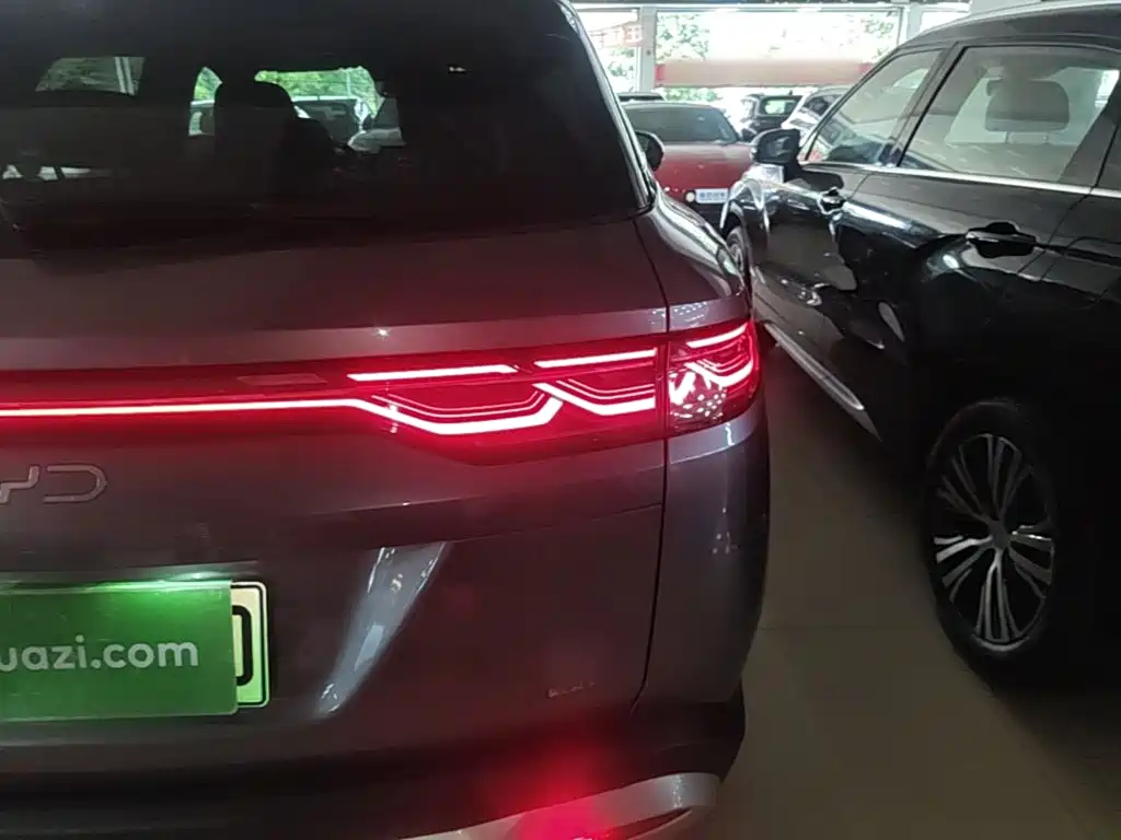 BYD L DM-i 2025 — фото 8