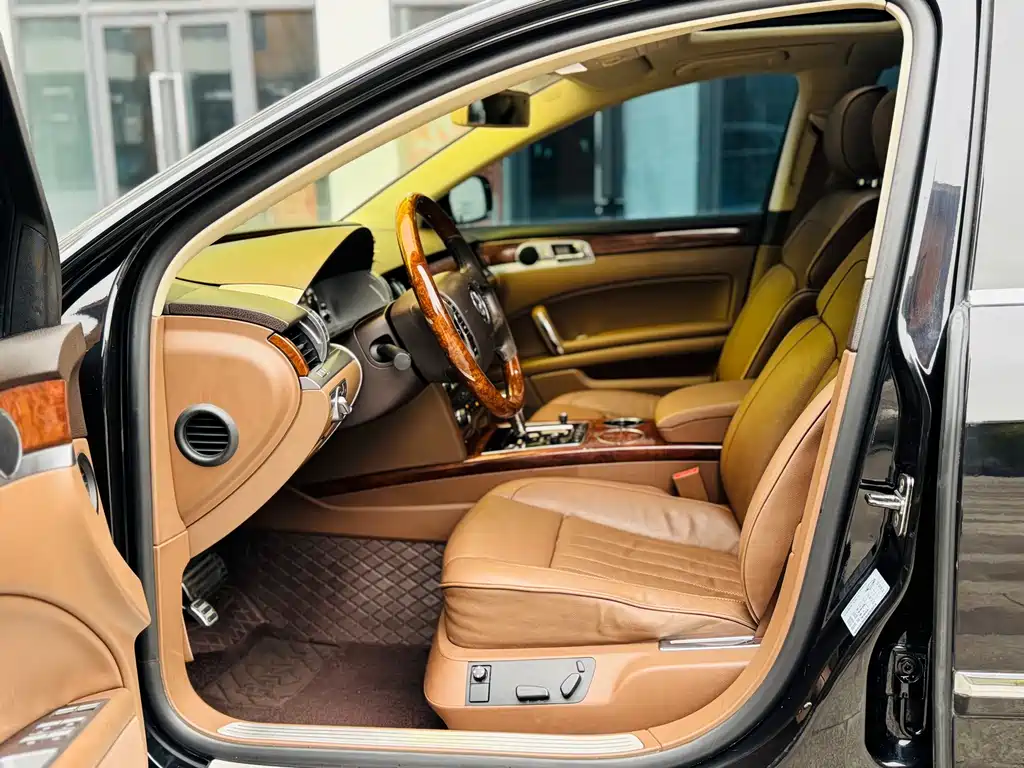 Volkswagen Phaeton 2015 — фото 11