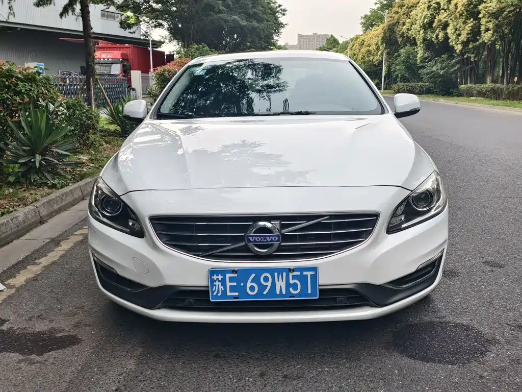 Volvo S60 2017 — фото 2