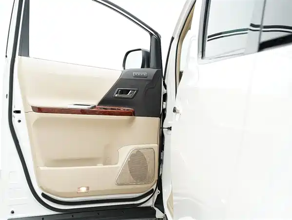 Toyota Alphard 2011
