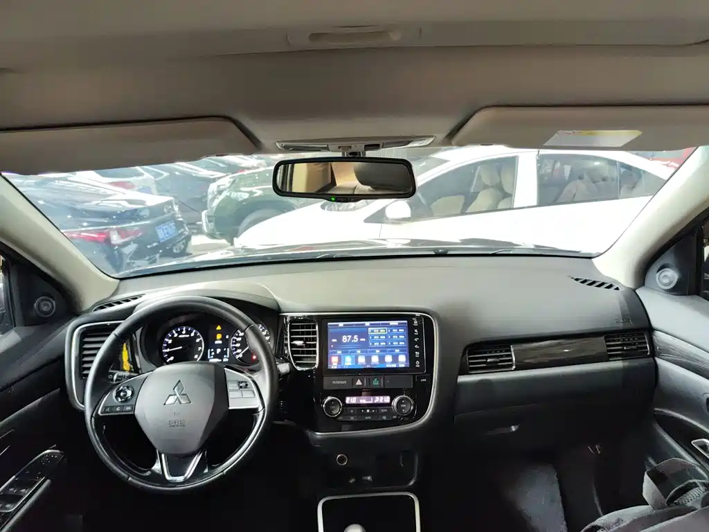 Mitsubishi Outlander 2018