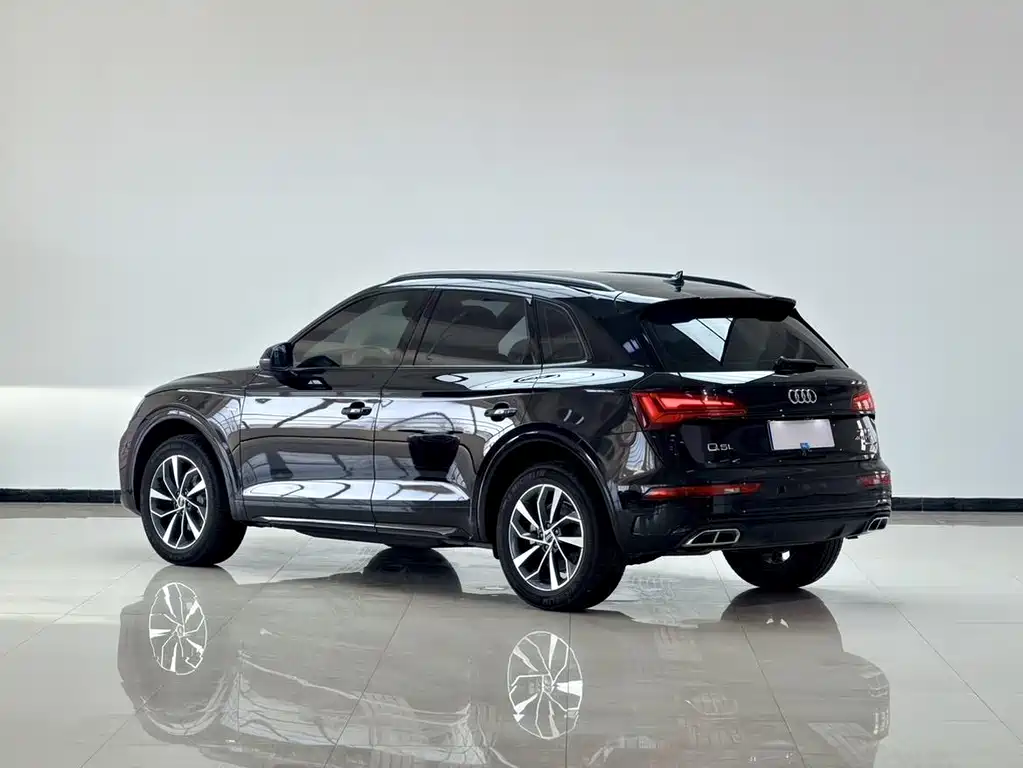 Audi Q5L 2023 — фото 12