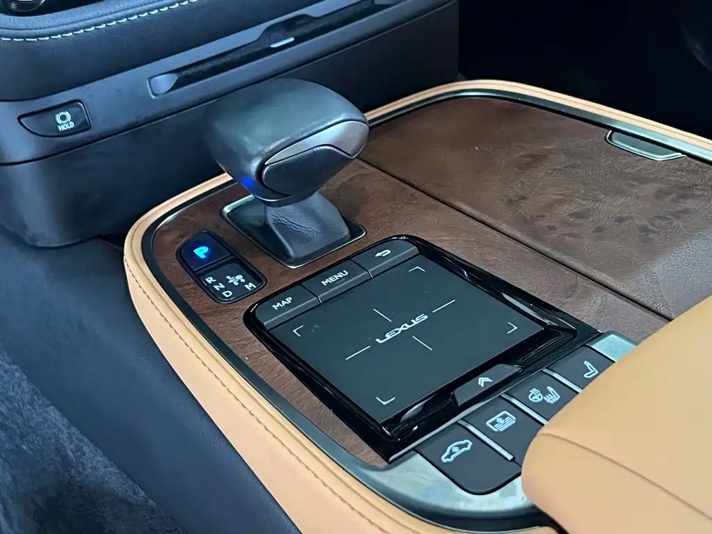 Lexus LS 2021 — фото 12