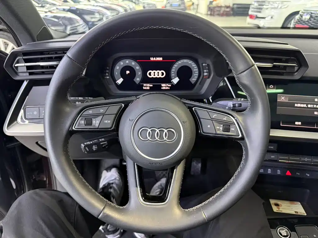 Audi A3 2023 — фото 13