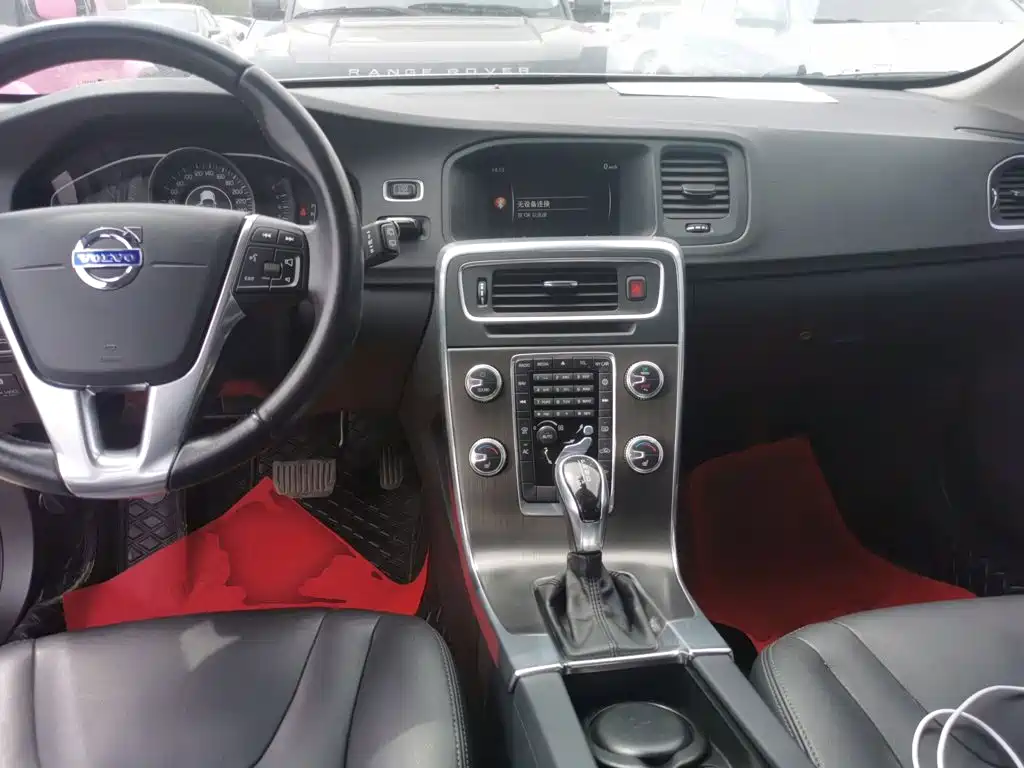 Volvo V60 2015 — фото 10