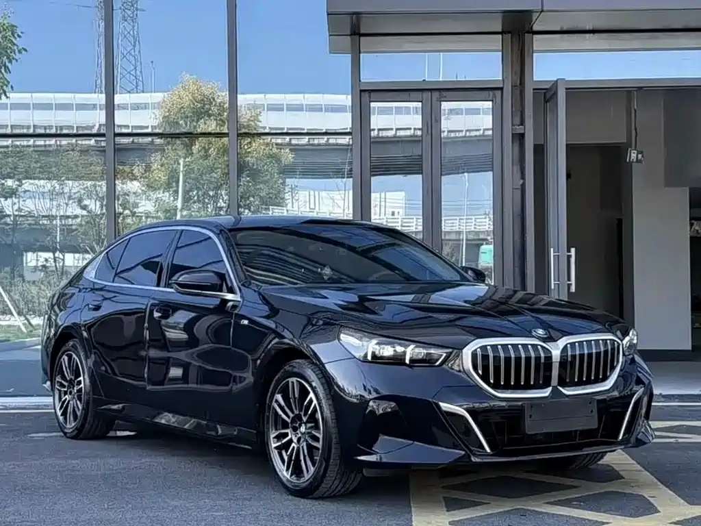 BMW 5 Series 2024 — фото 15