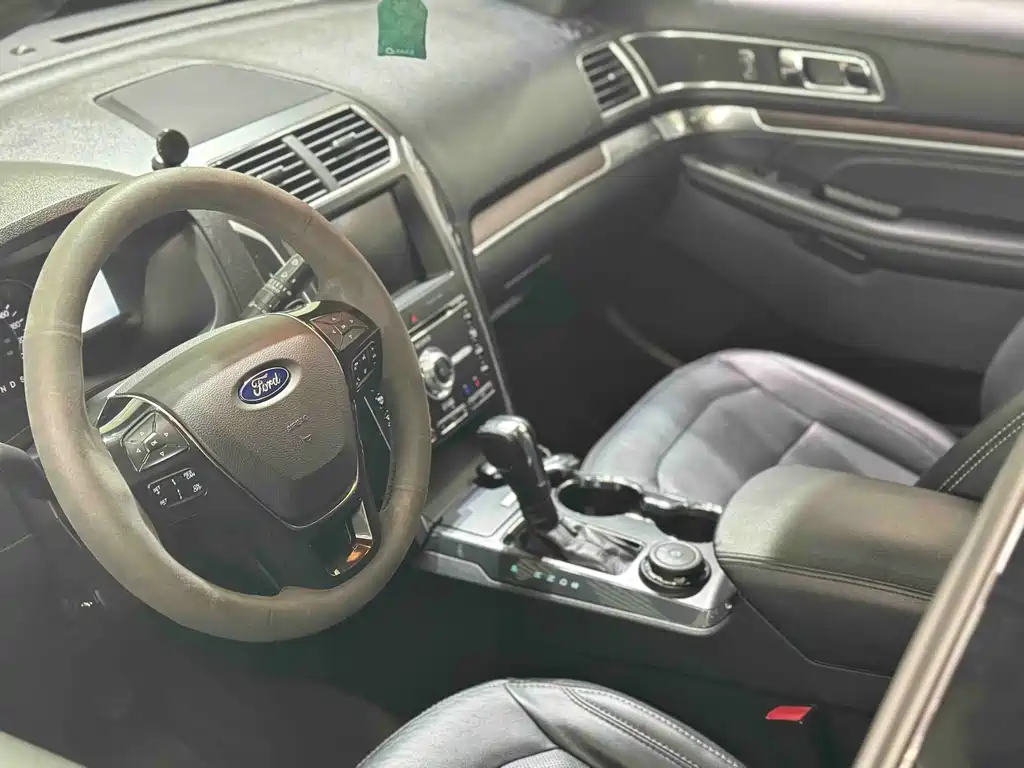 Ford Explorer 2017 — фото 17