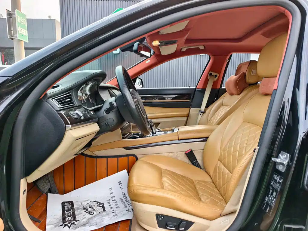 BMW 7 Series 2010 — фото 10