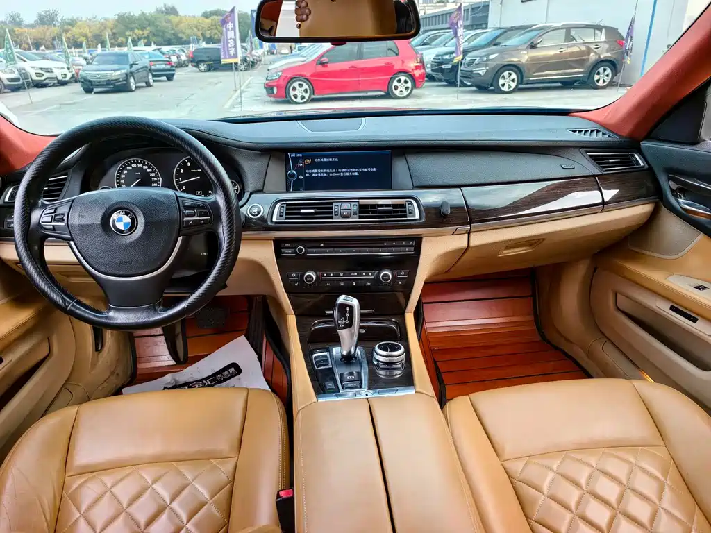 BMW 7 Series 2010 — фото 16
