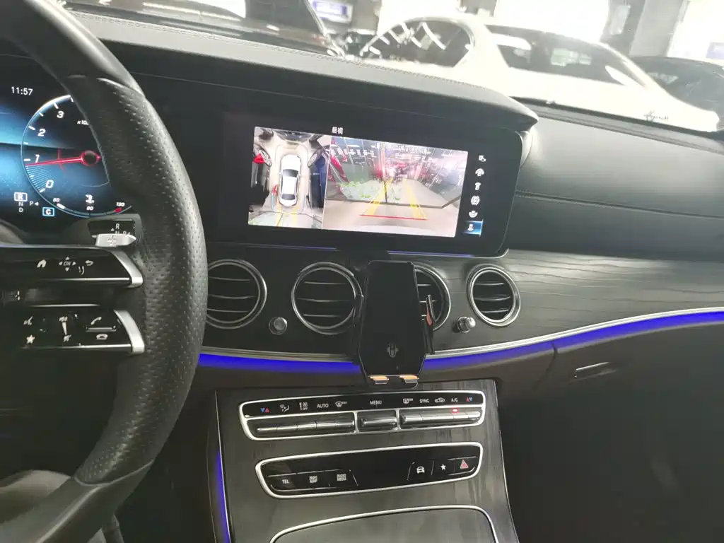 Mercedes-Benz E-Class 2022 — фото 13