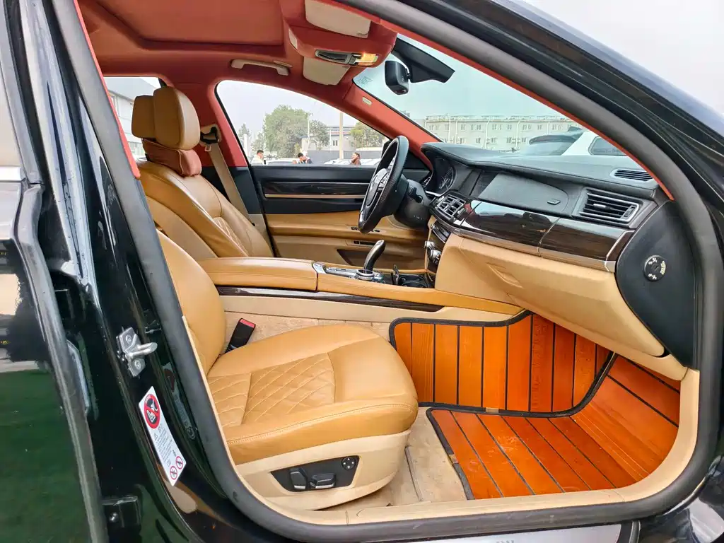 BMW 7 Series 2010 — фото 13