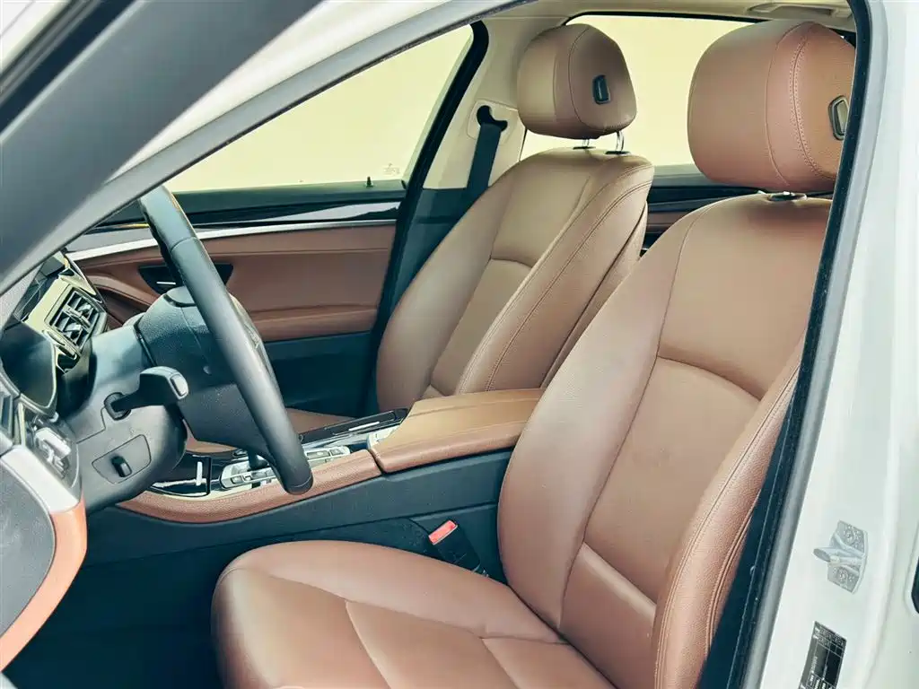 BMW 5 Series 2014 — фото 21