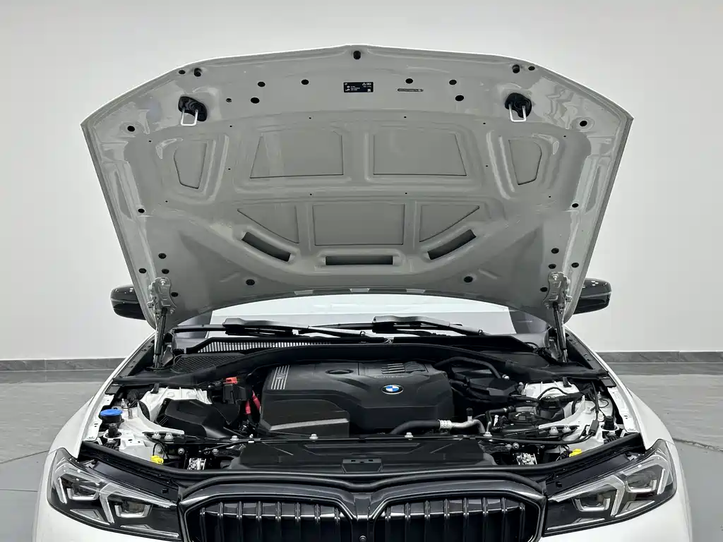 BMW 3 Series 2024 — фото 14