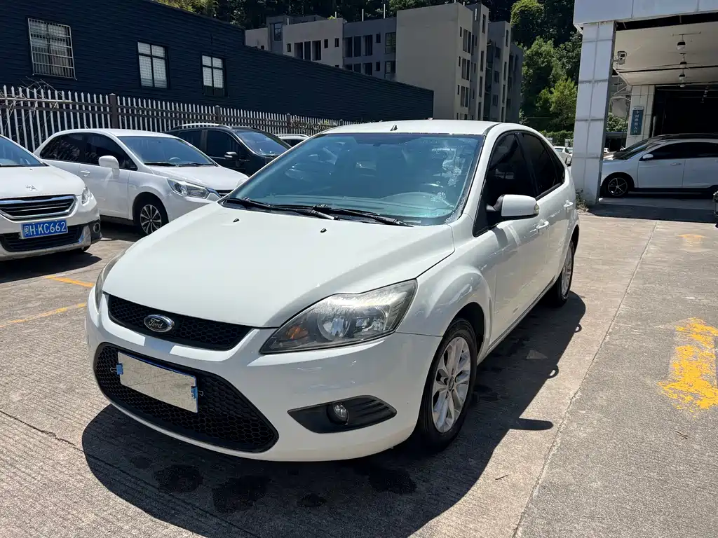 Ford Focus 2014 — фото 1