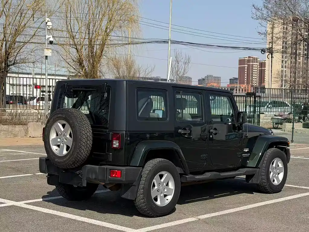 Jeep Wrangler 2010 — фото 4
