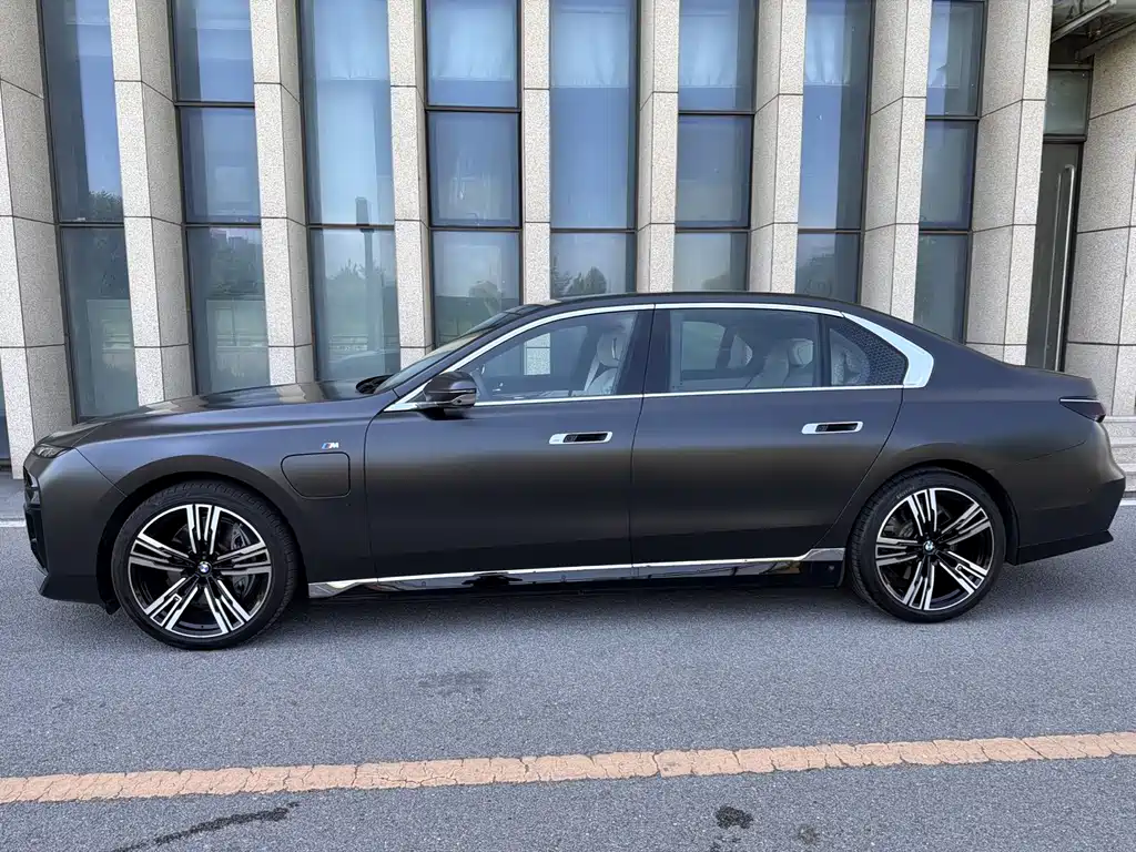 BMW i7 2025 — фото 5