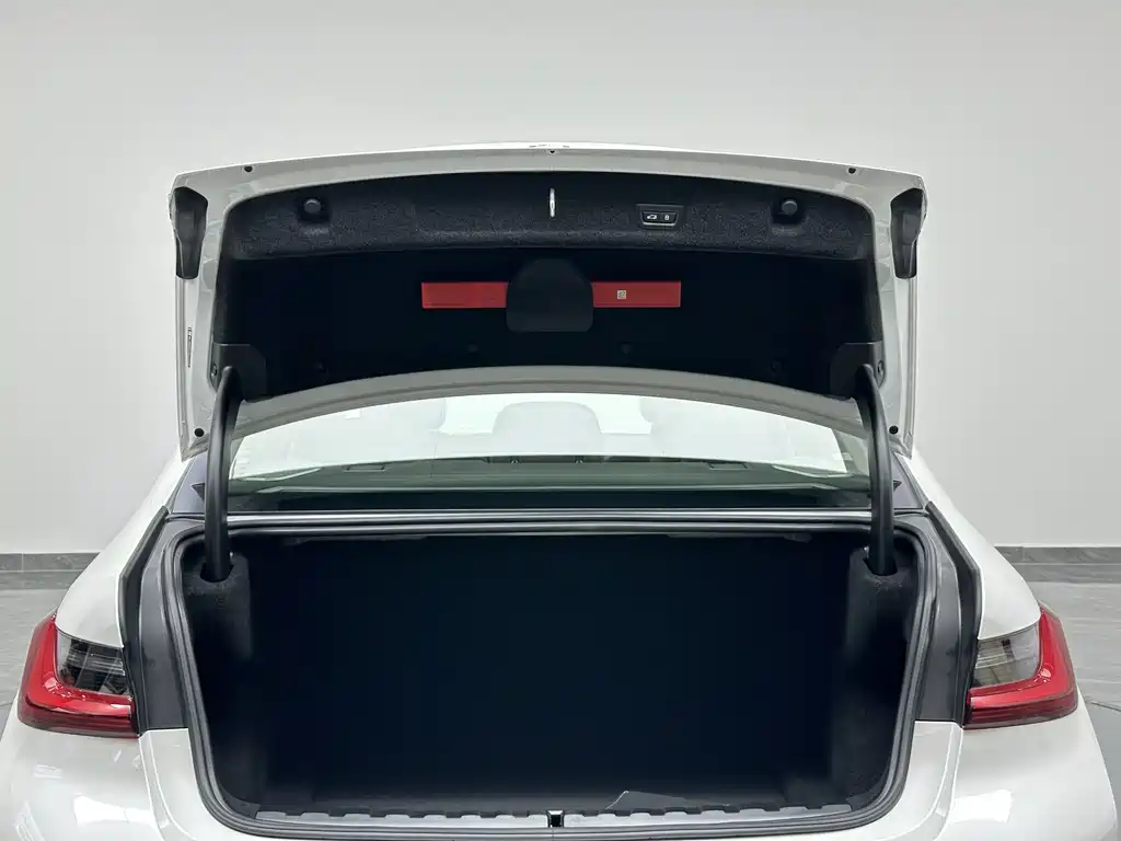BMW 3 Series 2024 — фото 13