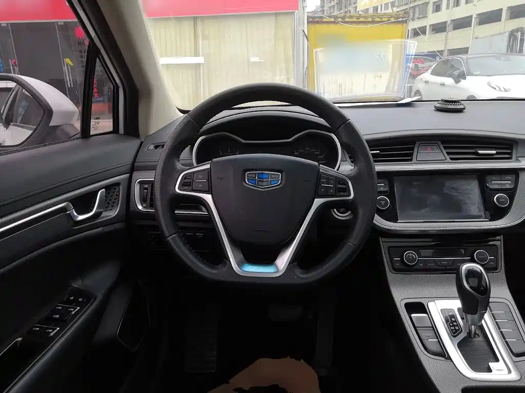Geely Emgrand GS 2018 — фото 11