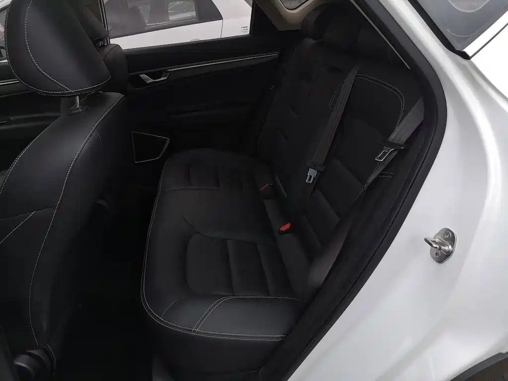 Geely Emgrand GS 2018 — фото 17