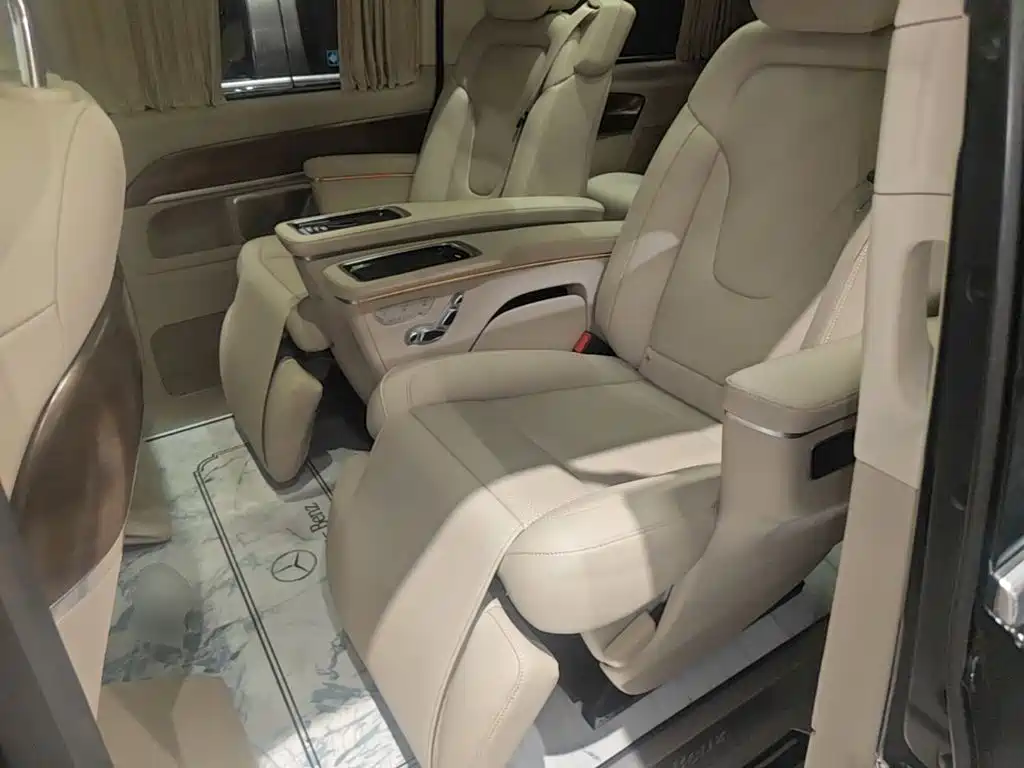 Mercedes-Benz V-Class 2024 — фото 13