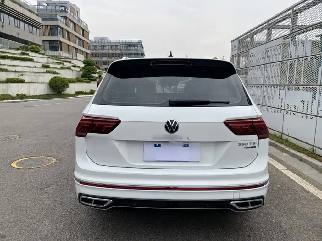 Volkswagen Tiguan L 2023 — фото 8