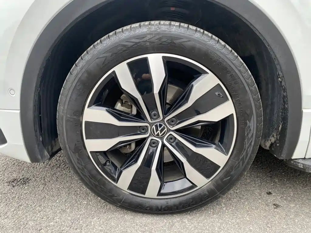 Volkswagen Tiguan L 2023 — фото 11