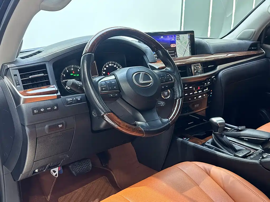 Lexus LX 2016 — фото 11