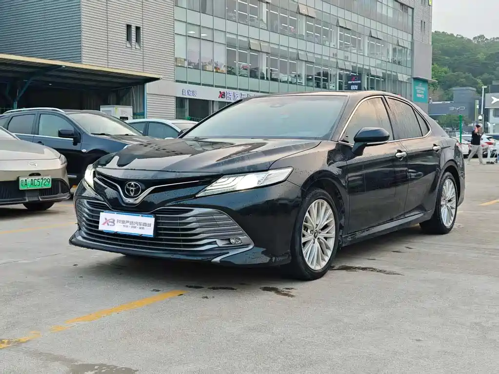 Toyota Camry 2020 — фото 1