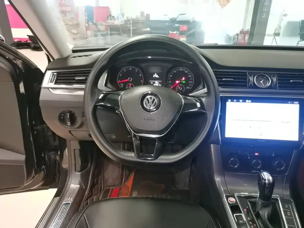 Volkswagen Passat 2018 — фото 11