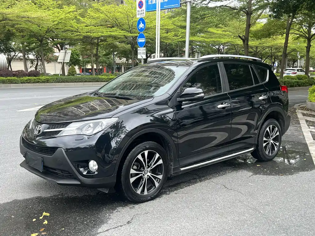 Toyota RAV4 2016 — фото 1