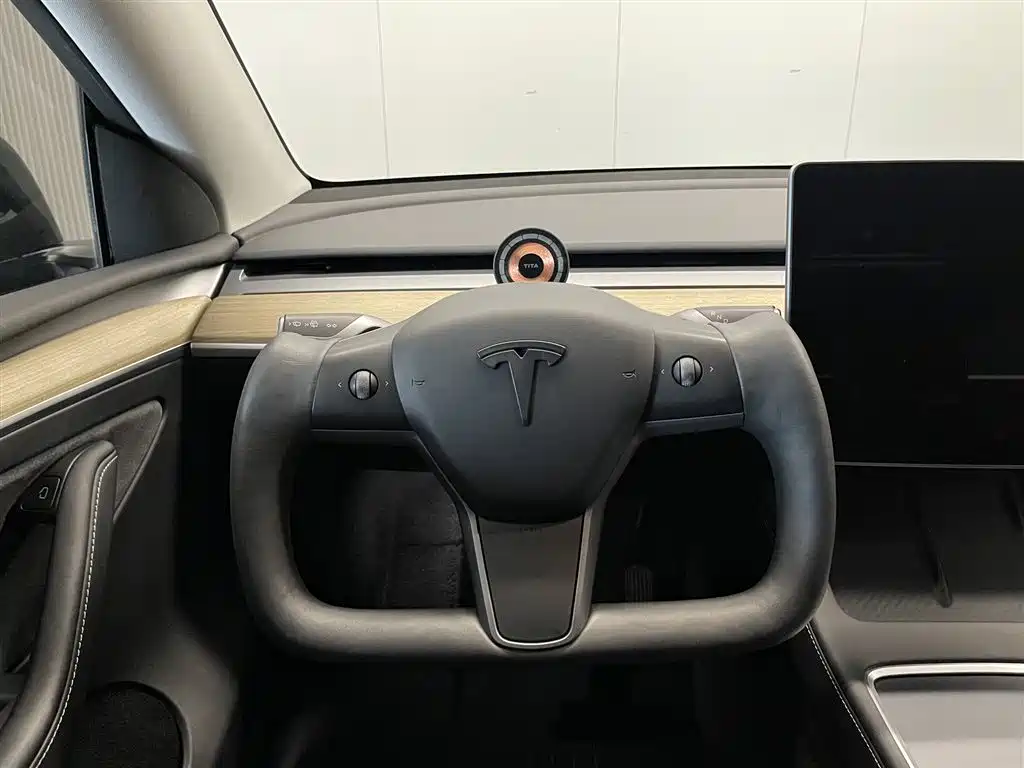 Tesla Model Y 2023 — фото 25