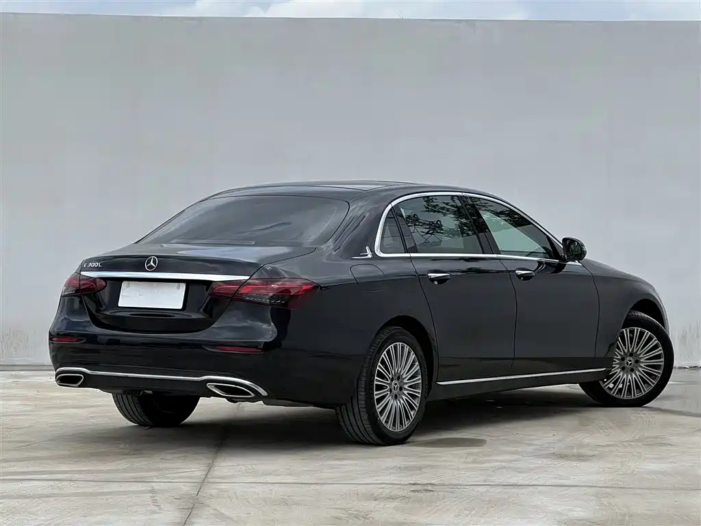 Mercedes-Benz E-Class 2023 — фото 3