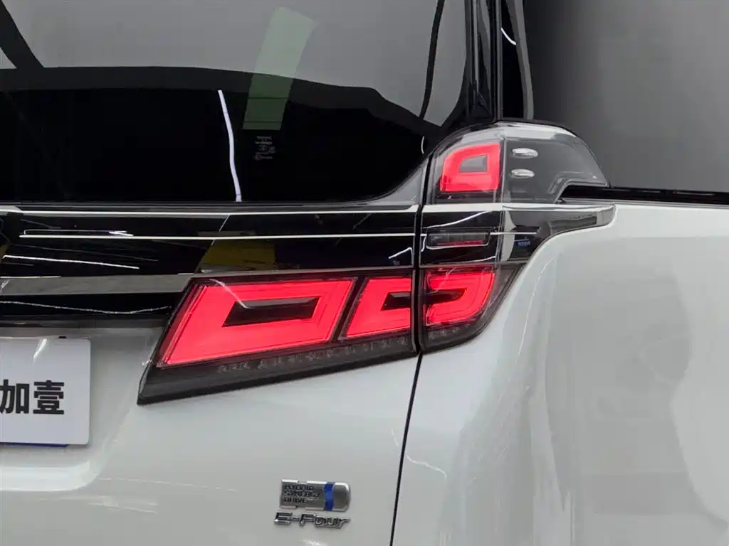 Toyota Vellfire 2022 — фото 21