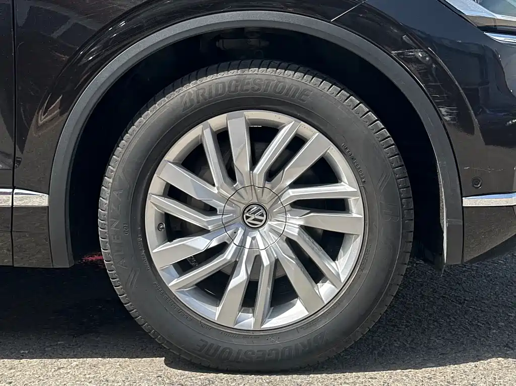 Volkswagen Touareg 2020 — фото 16