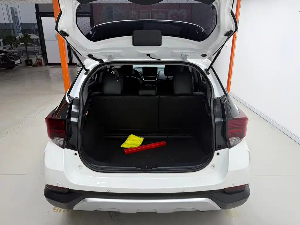 Toyota Yaris L 2022