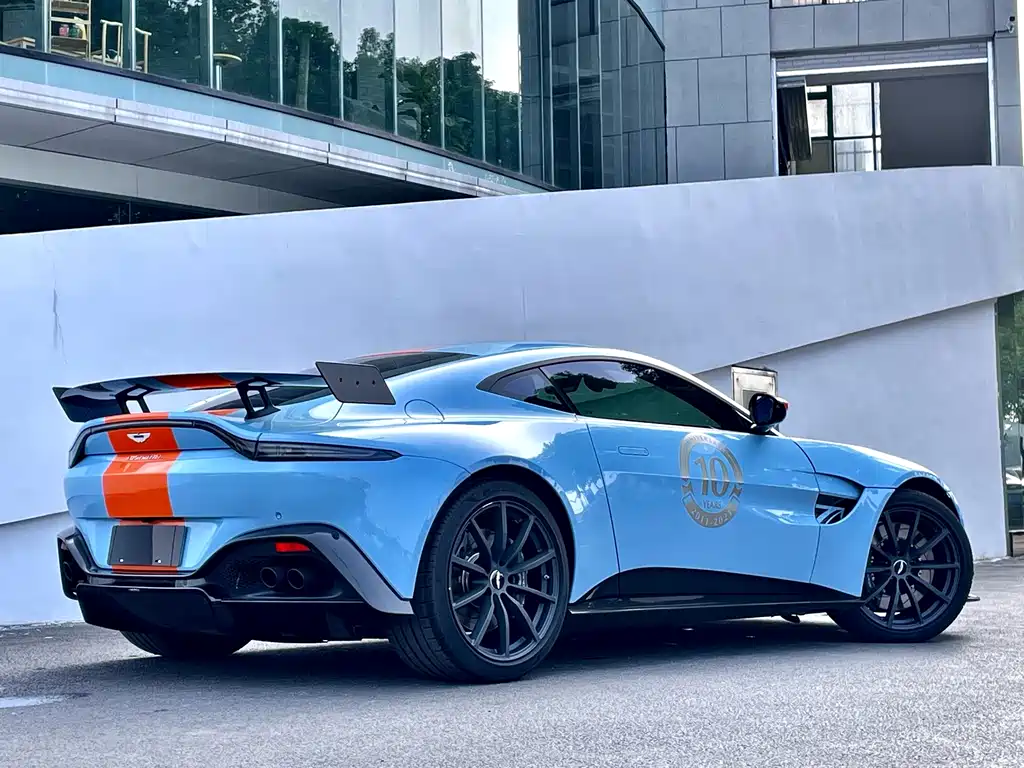 Aston Martin V8 Vantage 2020 — фото 4