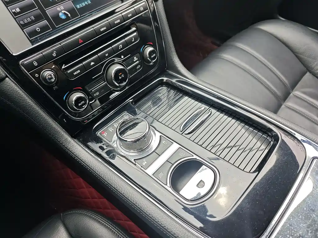 Jaguar XJ 2014 — фото 18