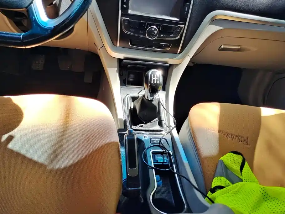 Geely Emgrand 2015 — фото 16