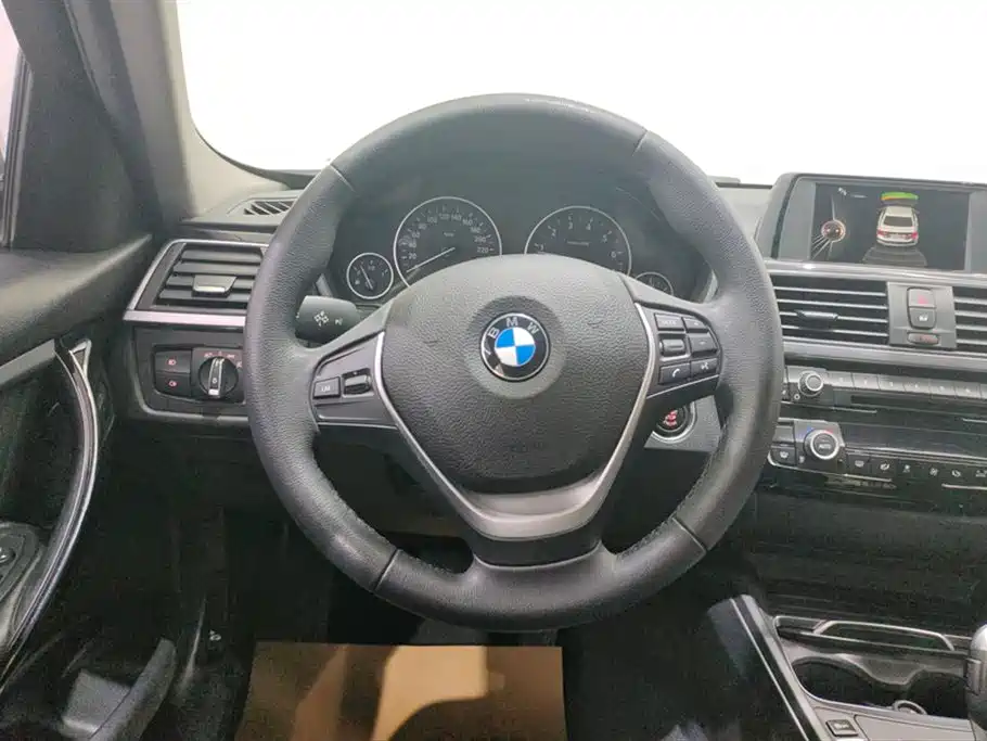 BMW 3 Series 2017 — фото 15