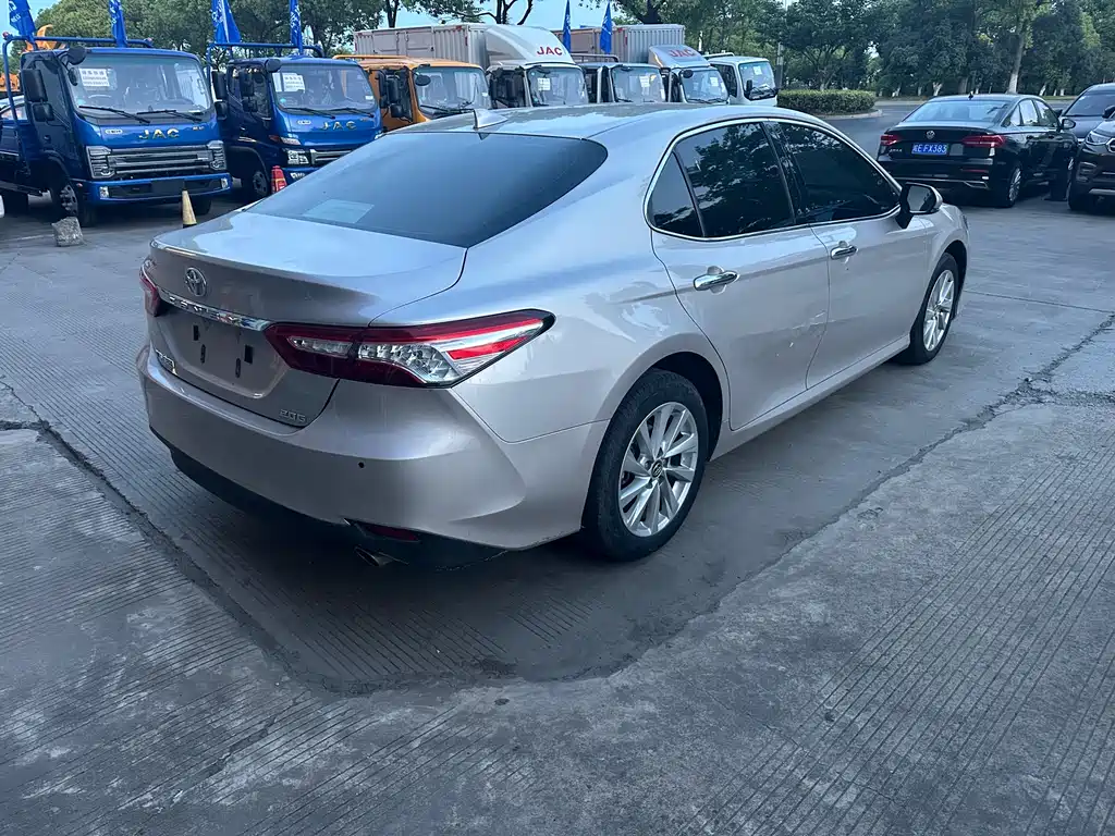 Toyota Camry 2022 — фото 4