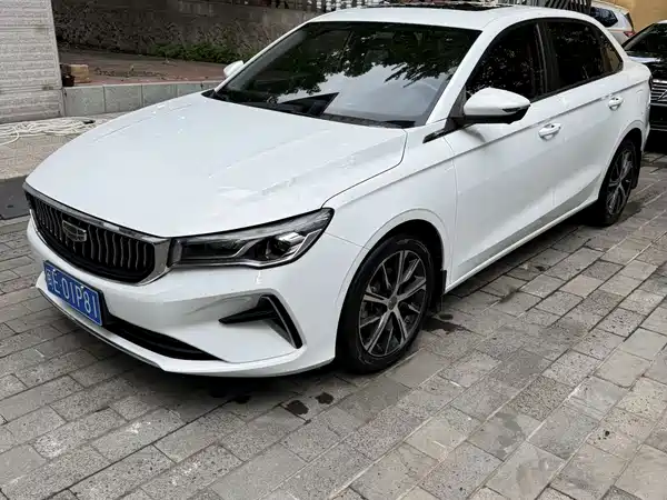 Geely Emgrand 2022