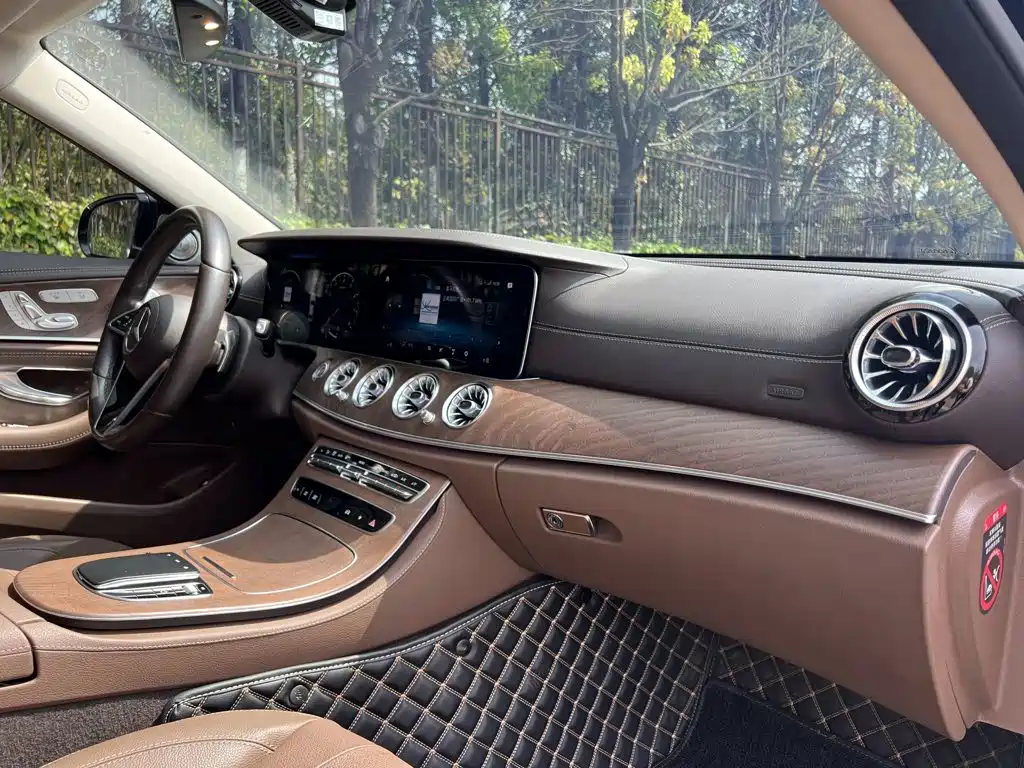 Mercedes-Benz E-Class 2023 — фото 21