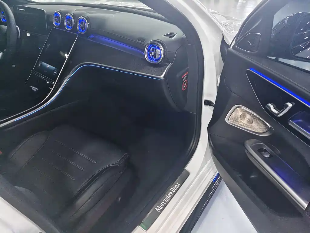 Mercedes-Benz C-Class 2023 — фото 19