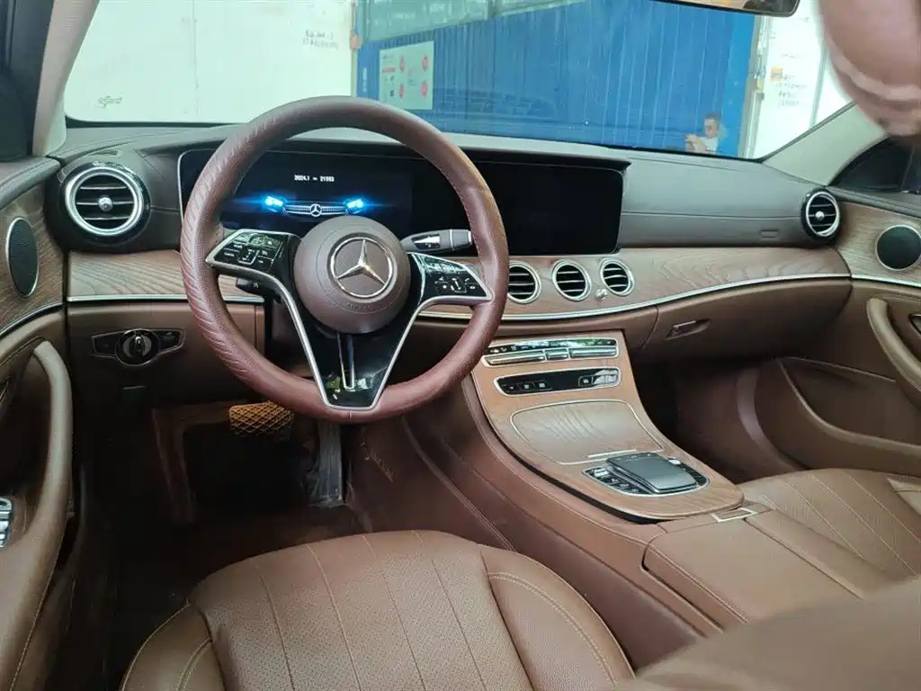 Mercedes-Benz E-Class 2023 — фото 8
