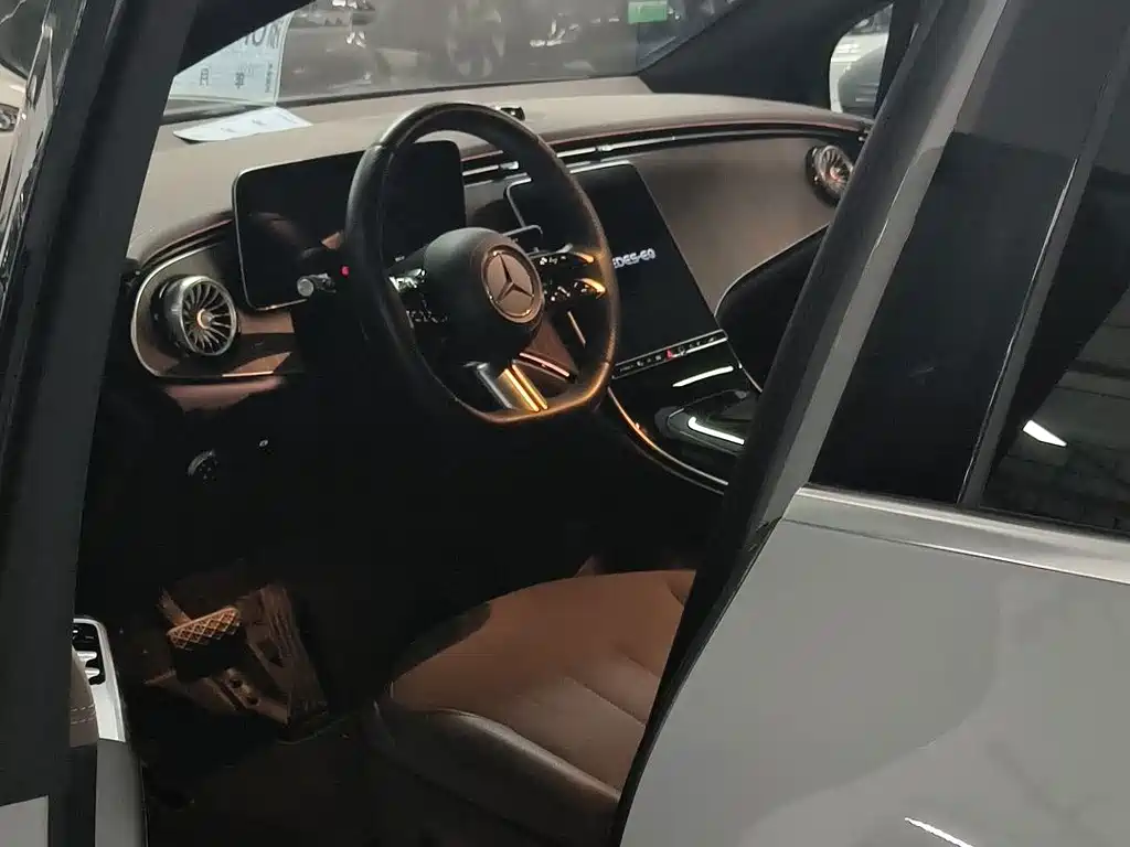 Mercedes-Benz EQE SUV 2023 — фото 13