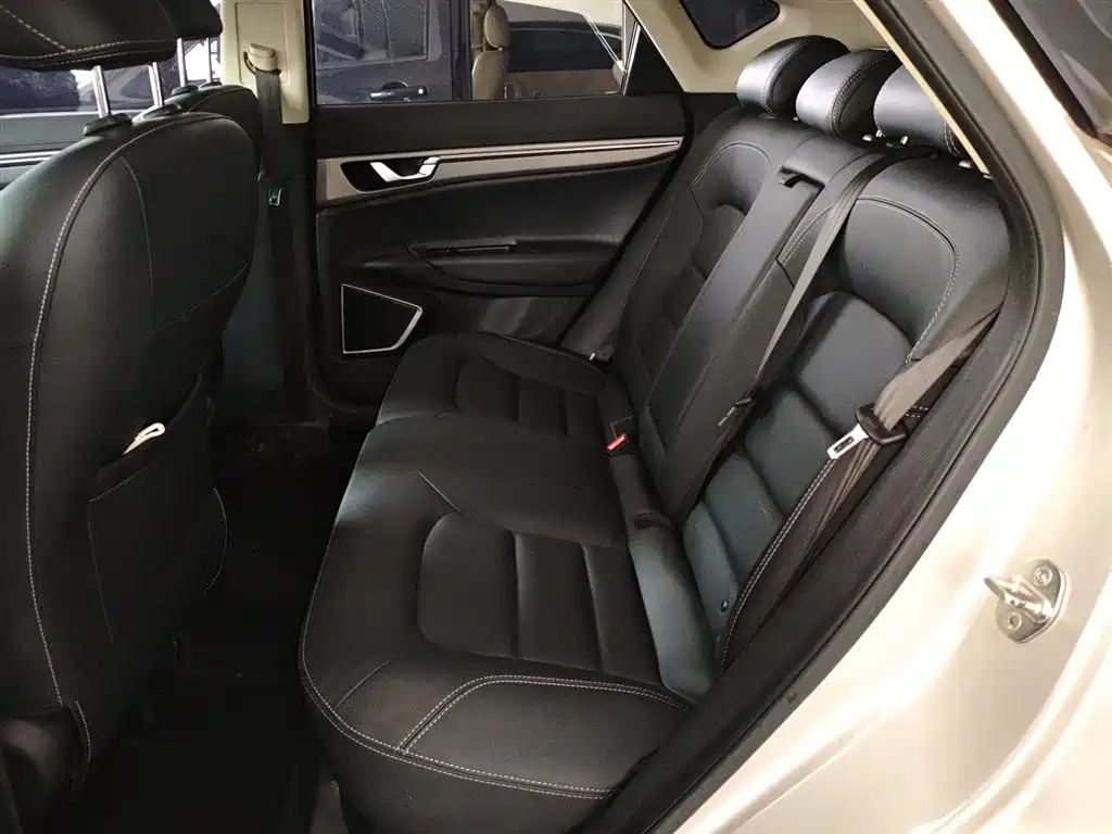 Geely Emgrand GS 2018 — фото 13