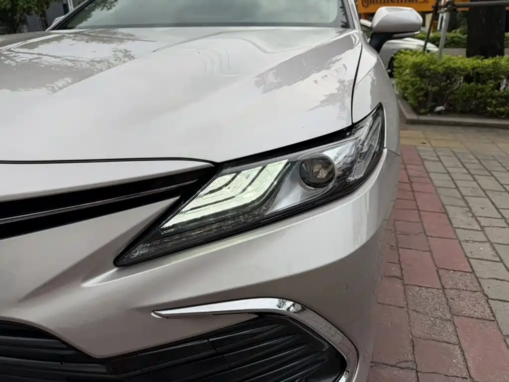 Toyota Camry 2022 — фото 16
