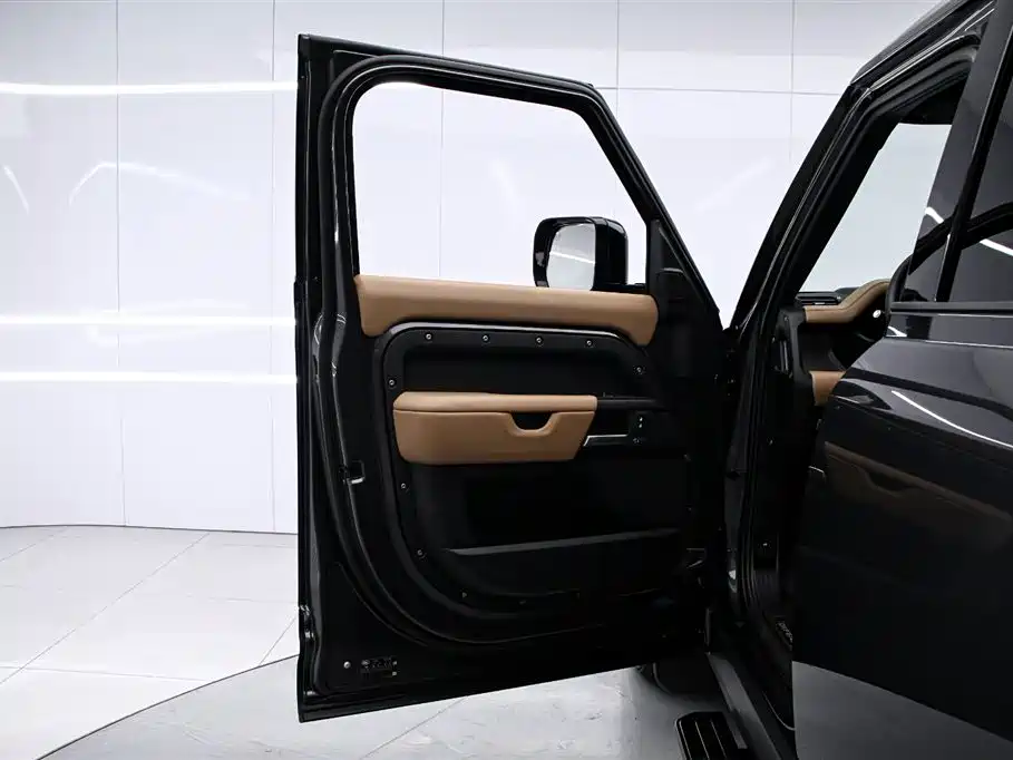Land Rover Defender 2025 — фото 11
