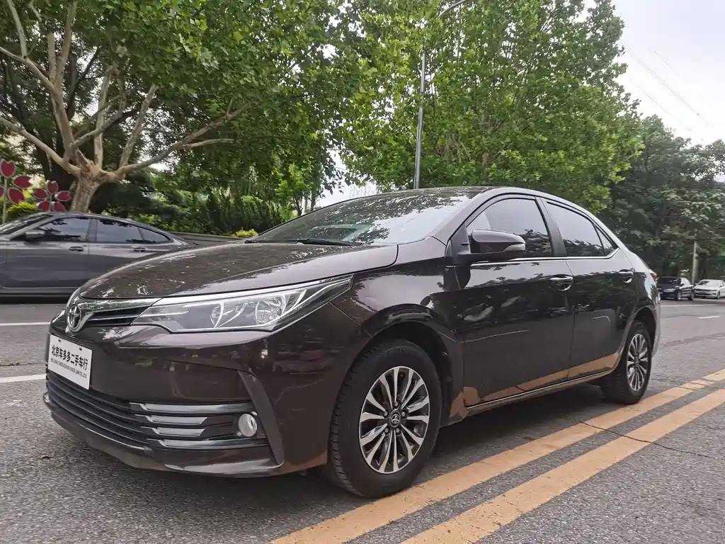 Toyota Corolla 2017 — фото 1